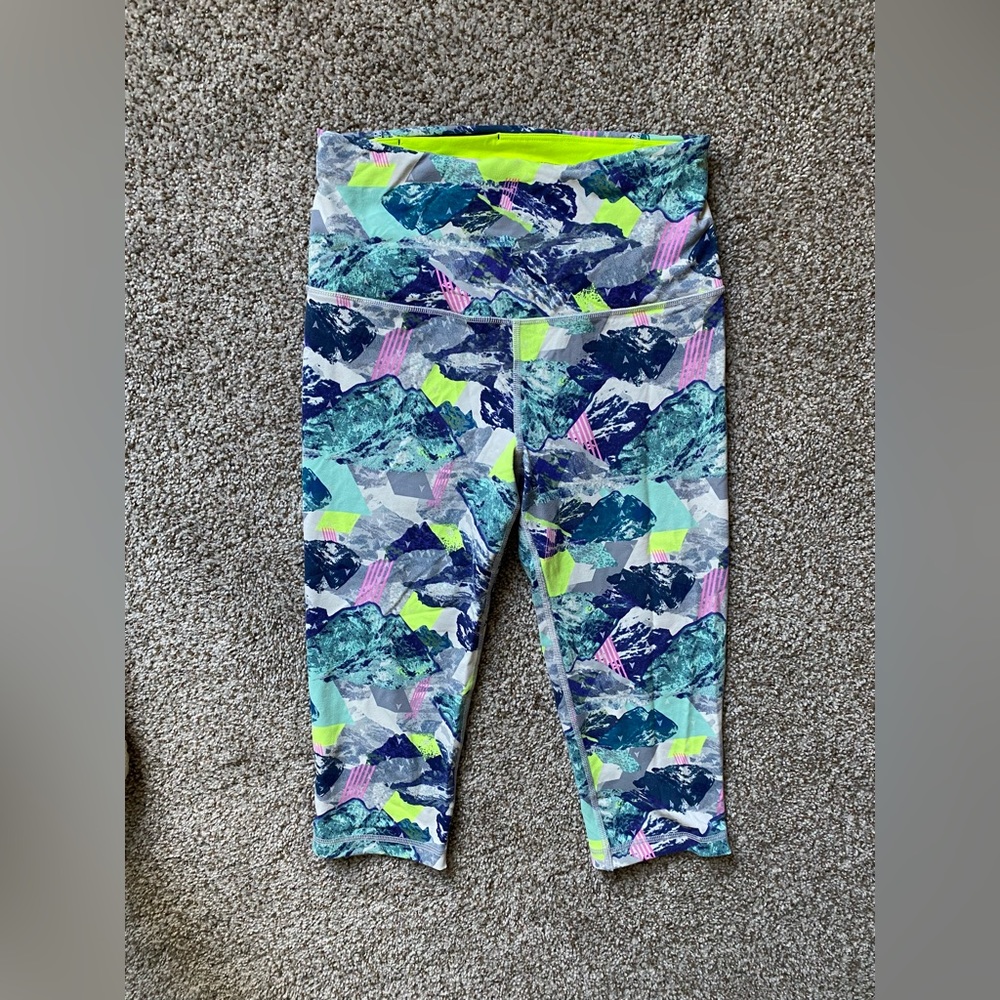 Small Victoria Secret Cropped Workout Leggings